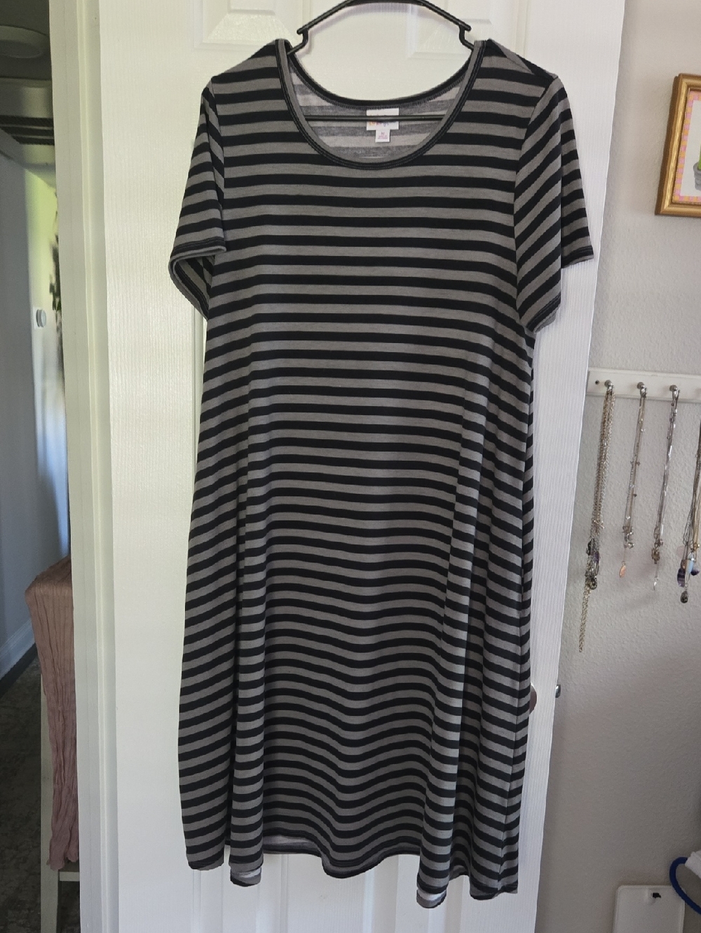 LuLaRoe Jesse Short Sleeve Midi Dress- Med